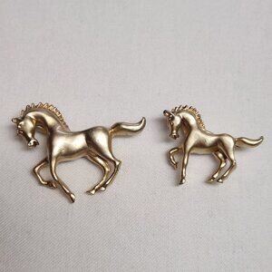 VINTAGE Momma Horse and Foal Pin Brooch Set - Galloping - Brushed Gold Tone
